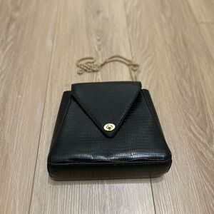 Black leather bag with texture print gold chain strap